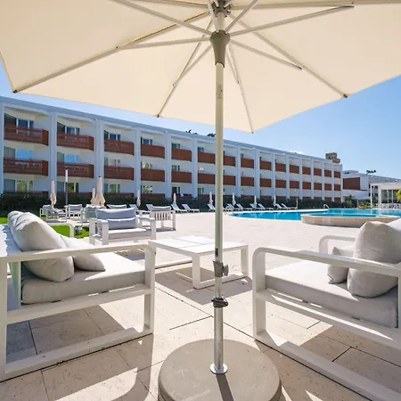 Отель Malibu Foz - La Maison Younan