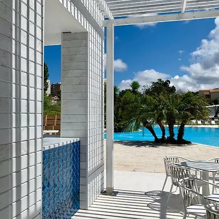 Отель Malibu Foz - La Maison Younan Фигейра-да-Фош