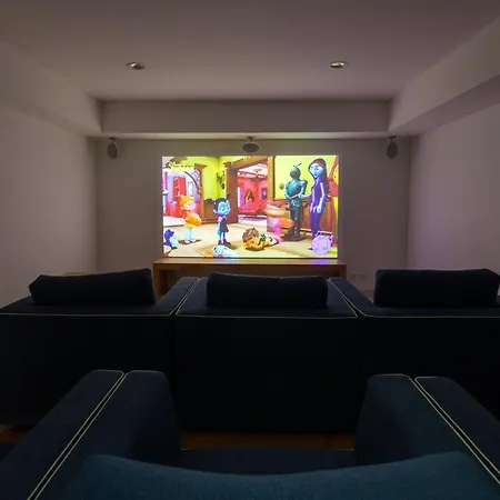 Отель Malibu Foz - La Maison Younan Фигейра-да-Фош