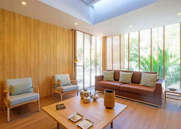 Malibu Foz - La Maison Younan