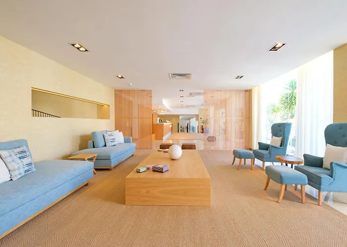 Malibu Foz - La Maison Younan