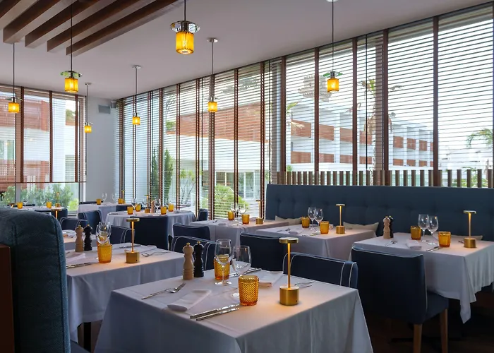 Malibu Foz - La Maison Younan