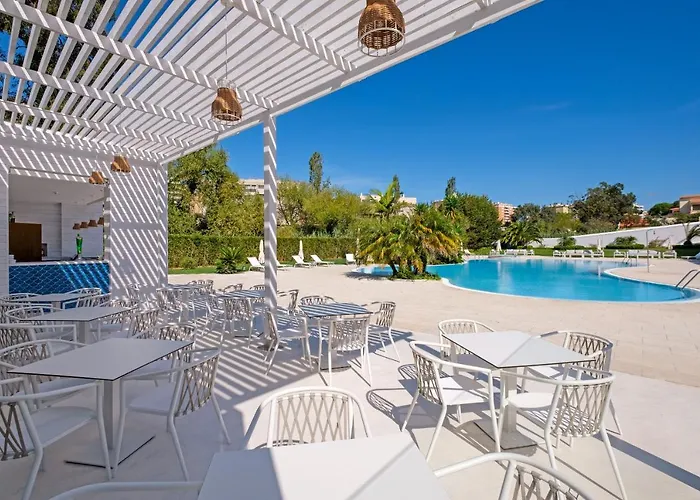 Malibu Foz - La Maison Younan